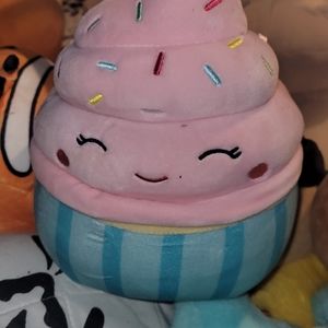 Cupcake squishmallow